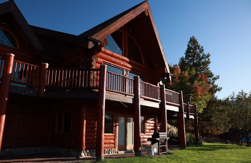 Colville Casa | Minutes from the sandy beaches of Lake Roosevelt & the Colville National Forest
