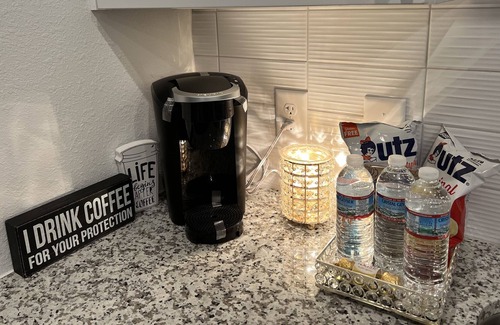 University Place Apartamento | Minutes from the Speedway, Free Parking, Free Wifi!