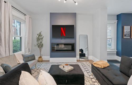 Victorian Village Casa | Minutes to Arena District - Foosball & Game Area