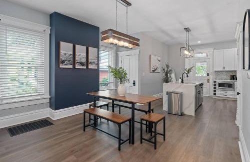 Victorian Village Casa | Minutes to Arena District - Foosball & Game Area