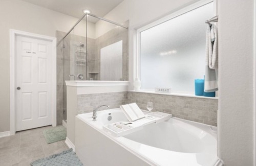 Shoreacres Casa | Minutes to beach, stainless appliances, plenty of space inside and out