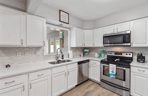South Pinellas Community Council Casa | Minutes to beach; arcade, multifamily, Outdoor oasis, sleeps 10