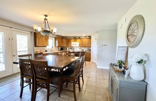 Mayfield Casa | Toronto Valley Getaway Home & Hot Tub (18 al 24 de agosto) ¡ESPECIAL DISPONIBLE!