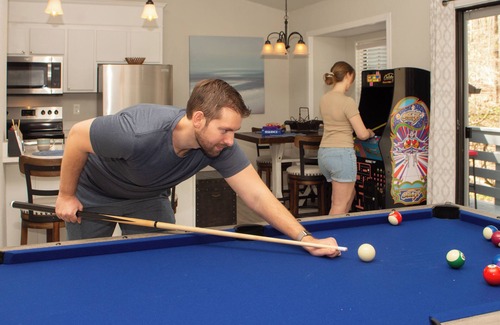 Westminster Cabina | Minutes To Clemson & Lake Hartwell + Hot Tub + Game Lounge + Private Views!