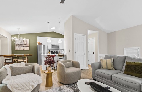 Westminster Cabina | Minutes To Clemson & Lake Hartwell + Hot Tub + Game Lounge + Private Views!