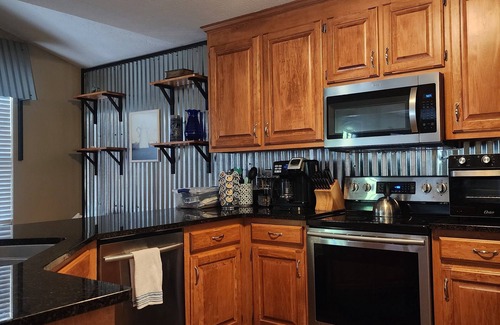Williamsburg Casa | Minutes to Colonial Williamsburg, William & Mary, Busch Gardens, Pet Friendly!