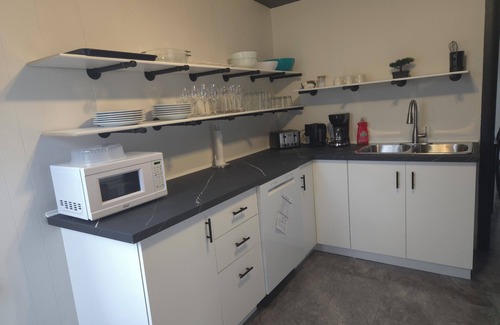 Rideau Heights Casa | Minutes to Downtown and Ideal for Long-term Stays!