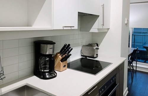 Financial District Condominio | Minutes to Downtown Core, 1 Bed 1 Bath Condo Suite