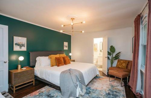 Franklin Casa | Minutes to Downtown Franklin Bar w Pool Table