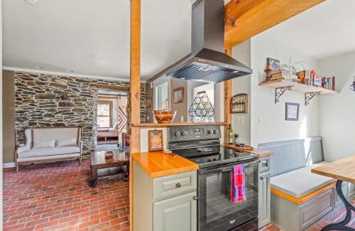 Bolivar Casa | Minutes to Downtown Harpers Ferry Hot Tub