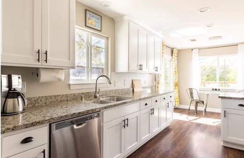 Atascadero Casa | Minutes to downtown & wineries. private yard, bocci court, BBQ