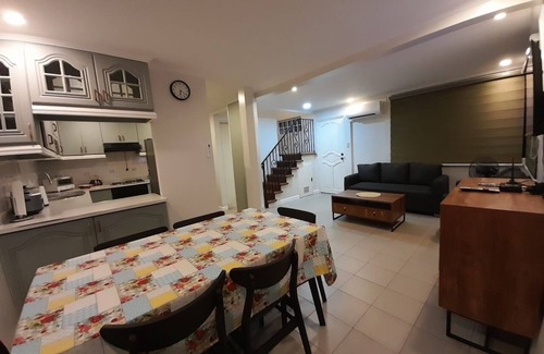 Binan City Casa | Minutes to Enchanted Kingdom park and Tagaytay -Great for Staycation!