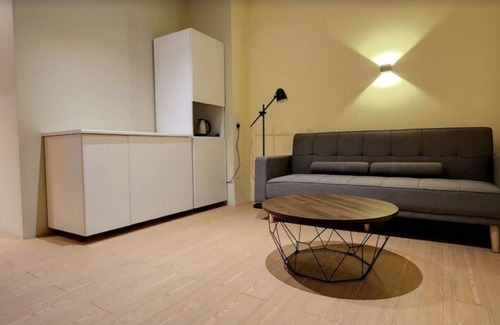 Taman Bukit Pantai Apartamento | minutes to Kerinchi Station! Contemporary Studio near Mid Valley