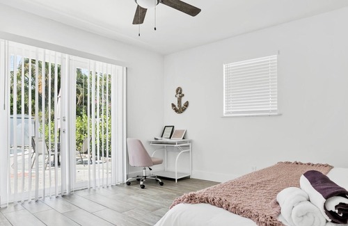 Central Corals Casa | Minutes to Messi, Heated Pool palace with full size soft serve machine.