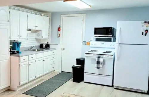 Geyser Crest Apartamento | Minutes to SPAC and Historic Race Track with Pool