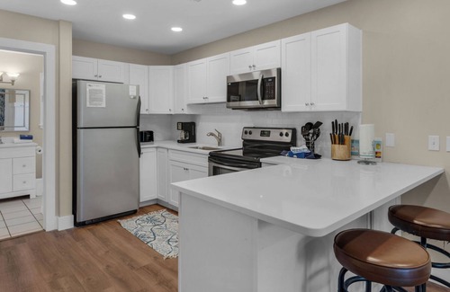 Seagrove Beach Condominio | Minutes to the Beach @ Beachwood Villas 4C in Seagrove - 2 Pools, 1st Floor