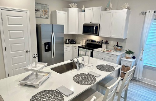 Gulf Breeze Casa | Minutes to the beaches of Pensacola & Navarre! New townhome is a perfect stay.