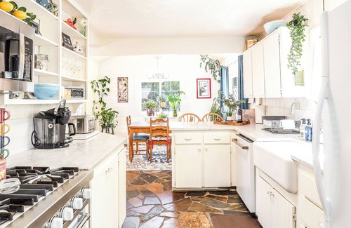 Sisters Cabaña | Minutes walk to Downtown, Whychus Creek—4-bedroom, cozy cottage/Private Sauna.