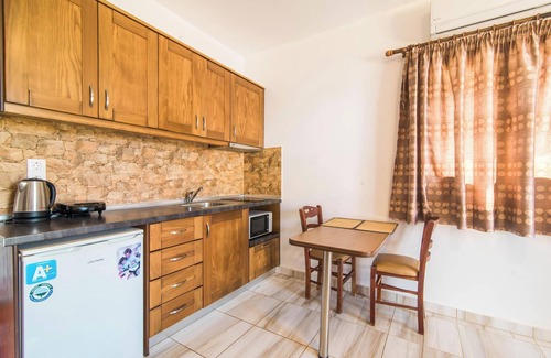Arillas Apartamento | 'Mirage Arillas Estudio Tipo B11' con vistas al mar, piscina compartida y Wi-Fi
