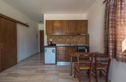 Arillas Apartamento | 'Mirage Arillas Estudio Tipo B15' con vistas al mar, piscina compartida y Wi-Fi
