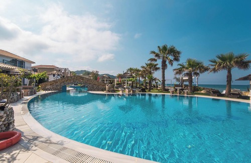 Arillas Apartamento | 'Mirage Arillas Estudio Tipo B15' con vistas al mar, piscina compartida y Wi-Fi