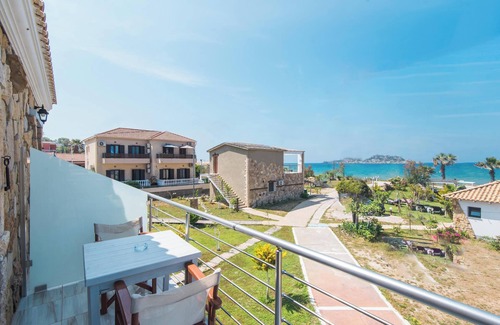 Arillas Apartamento | 'Mirage Arillas Estudio Tipo B15' con vistas al mar, piscina compartida y Wi-Fi