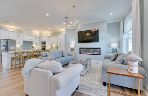 Avalon Beach Estates Casa | Miramar Beach Retreat w/ Pool Access & Fireplace!