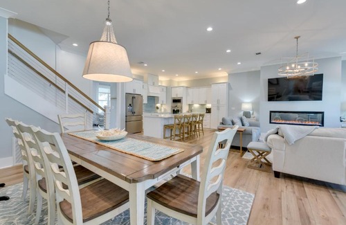 Avalon Beach Estates Casa | Miramar Beach Getaway with Pool Access and Fireplace!