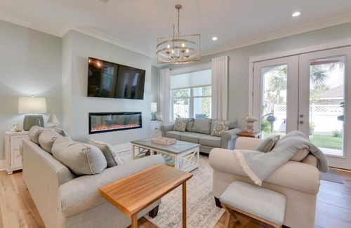 Avalon Beach Estates Casa | Miramar Beach Getaway with Pool Access and Fireplace!