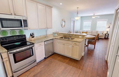 Destin Casa | Miramar Palms #5 3 Bedroom Condo by RedAwning