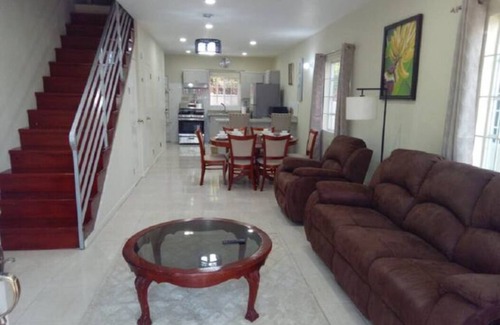 IronShore Estates Casa | MIRANDO PLACE Two X 2 BED 2 BATH TOWNHOUSE #3-#4 GYM+PooL+HOT TUB. SLEEPS 14 PPL