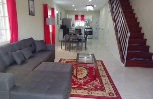 IronShore Estates Casa | MIRANDO PLACE Two X 2 BED 2 BATH TOWNHOUSE #3-#4 GYM+PooL+HOT TUB. SLEEPS 14 PPL