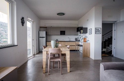 Piazza-Tralia-Pendolo Apartamento | Miravesuvio, apartment overlooking the Bay of Naples