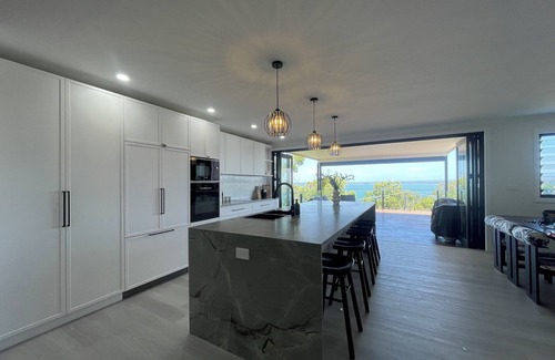 Mirrabooka Casa | Mirrabooka Magic - Luxury By The Lake