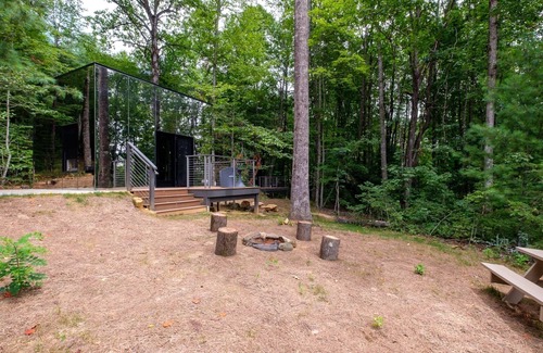 Balsam Grove Cabina | Reflections 460 Luxe Mirror Cabin