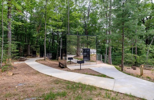 Balsam Grove Cabina | Mirror Cabin - Reflections