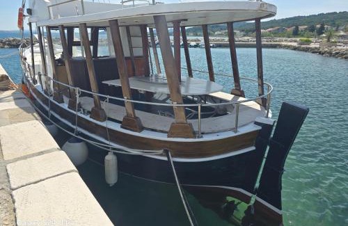 Dobropoljana Alquiler De Eote | Mirta Tours & Half a day of Waves and Wine