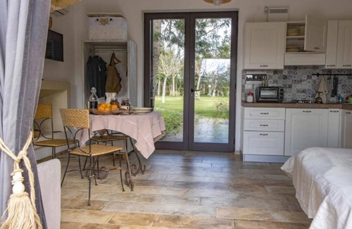 Novoli Condominio | MIRTO -monolocale with private hot tub nestled in the greenery of Salento