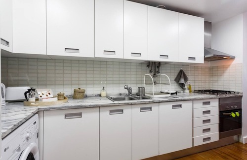 Encarnacao Apartamento | Misha s Place at Bairro Alto