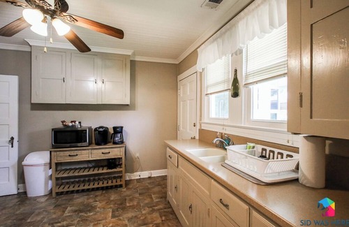 Richmond Hill Casa | Miss Audrey, Cozy Historic Cottage*Mins to I-95