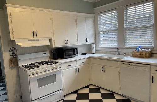 Hannon Park Casa | Miss Browns Mardi Gras Bungalow!