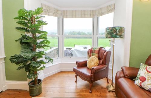Hawes Casa | Miss Burrow's House