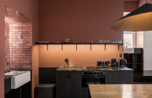 New Farm Apartamento | Miss Midgley's - Locker Room