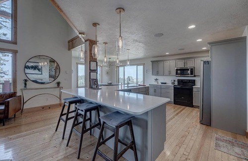 Lead Chalet De Esquí | Missing Link 4BR Chalet at Terry Peak with Jacuzzi Hot Tub - Sleeps 14