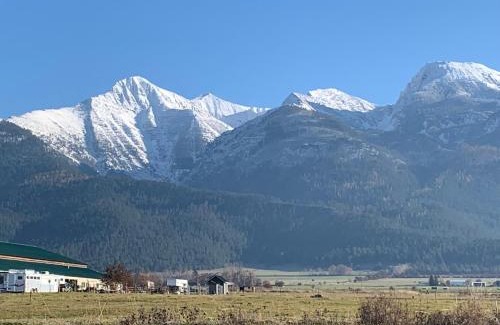 St. Ignatius Apartamento | Mission Mountain Camper