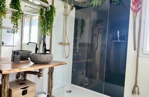 Chasseneuil-du-Poitou Casa | MissionScope Maison avec Jacuzzi à 5 min du Parc