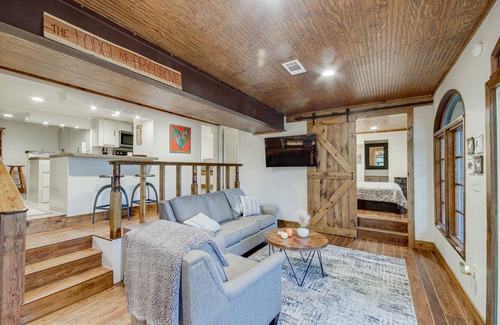 Tougaloo Cabina | Mississippi Retreat w/ Hot Tub, Deck & Lake Views!