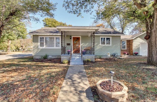 Nevada Casa | Missouri Escape with Furnished Patio, Near Downtown!