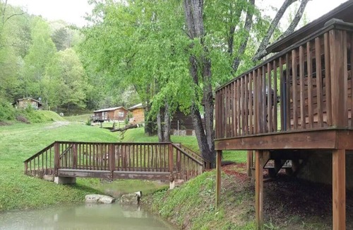 Bryson City Cabaña | Missy’s Hideout! Bryson City,GSMRR,Casino, Hiking, whitewater rafting,Fishing!