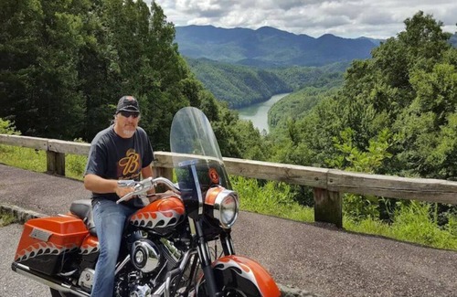 Bryson City Cabaña | Missy’s Hideout! Bryson City,GSMRR,Casino, Hiking, whitewater rafting,Fishing!